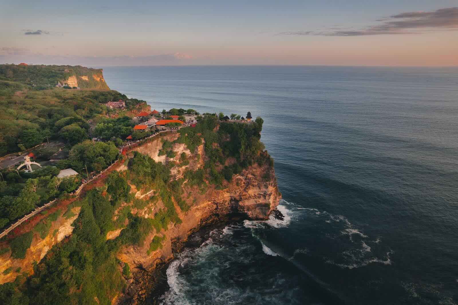 ecobalitour uluwatu temple sunset